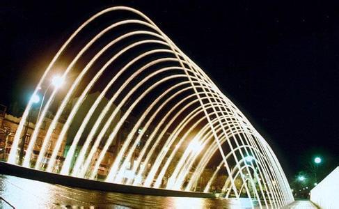 La fuente de agua laminar